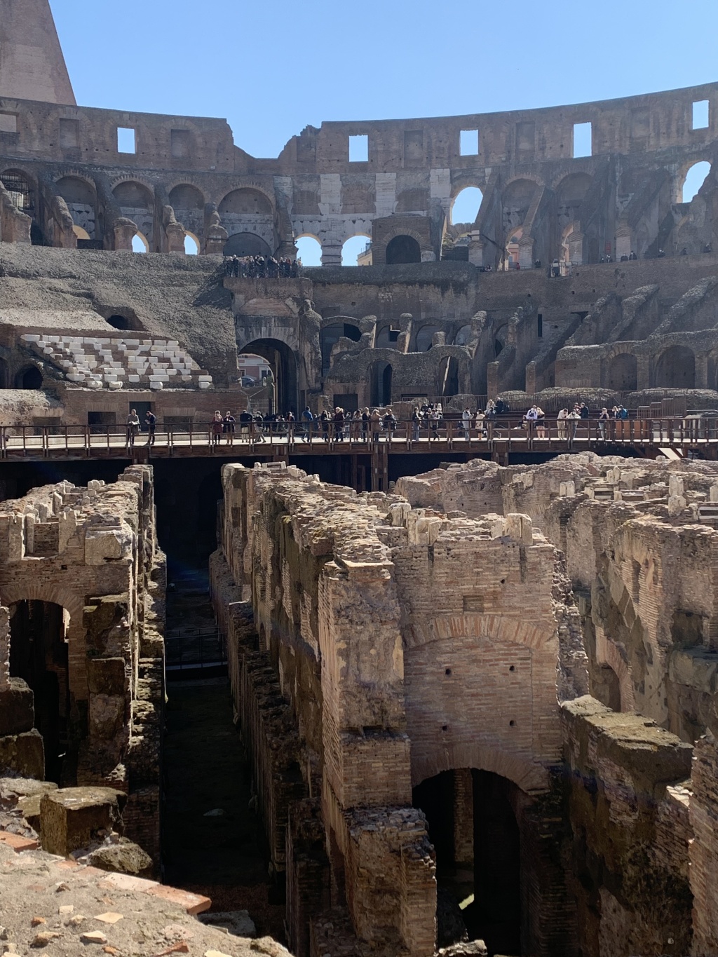 Un giorno al Colosseo: note e storie dai muri.